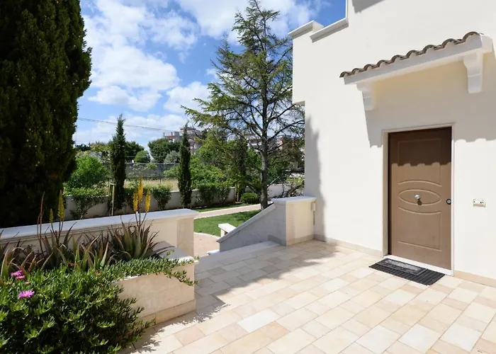 Casa Torre Di Specchio Con Piscina Bari