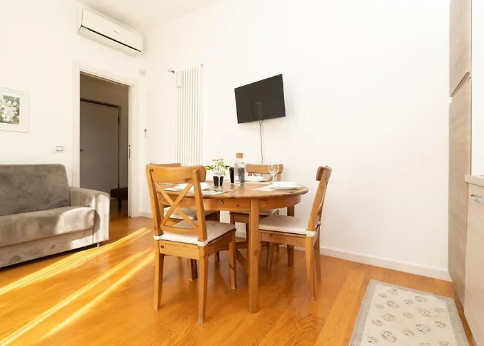 Casa Torre Di Specchio Con Piscina Bari