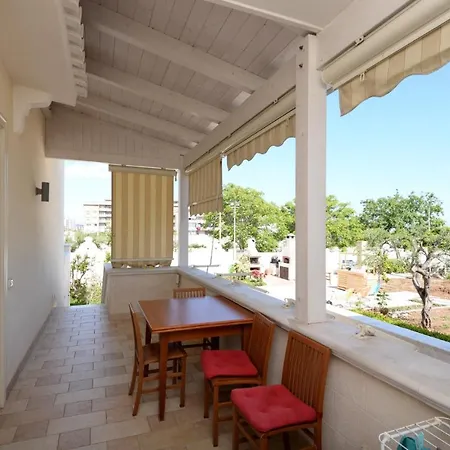 Casa Torre Di Specchio Con Piscina בארי